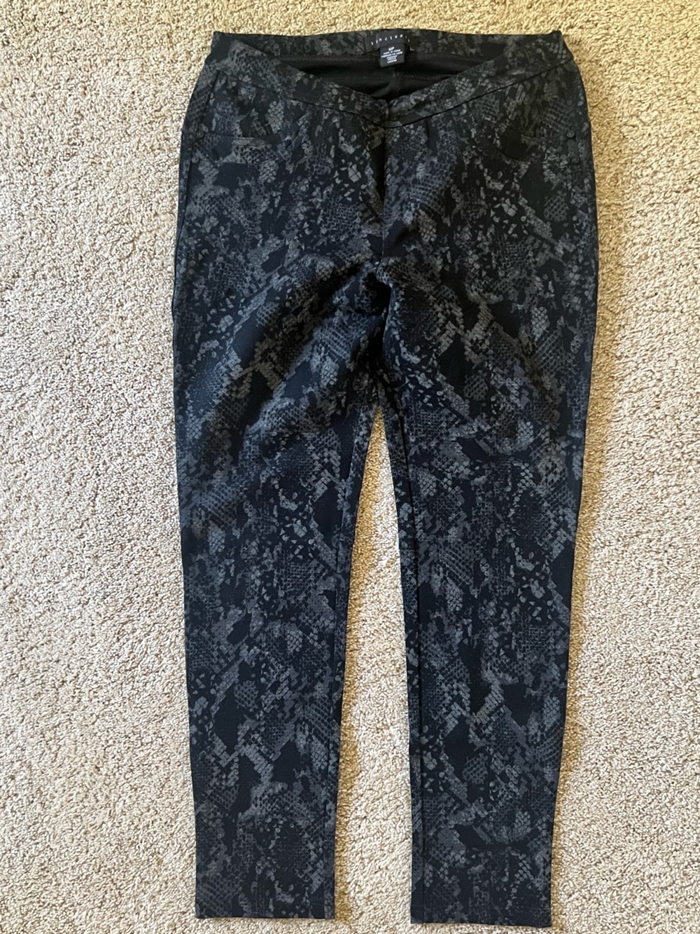 Sanctuary Black Snake-Print Jeggings